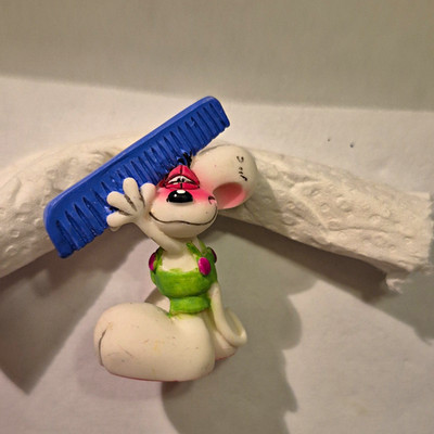 Diddl Sammelfigur Maus mit blauem Kamm im grünen Outfit, Franchise Diddl