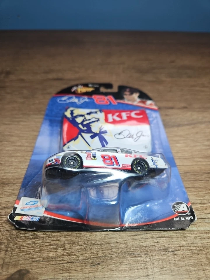 CAPUCHA Dale Earnhardt Jr. #81 escala 1/64 KFC NASCAR Winner's Circle Racing 1:64 Foto 3 de 4