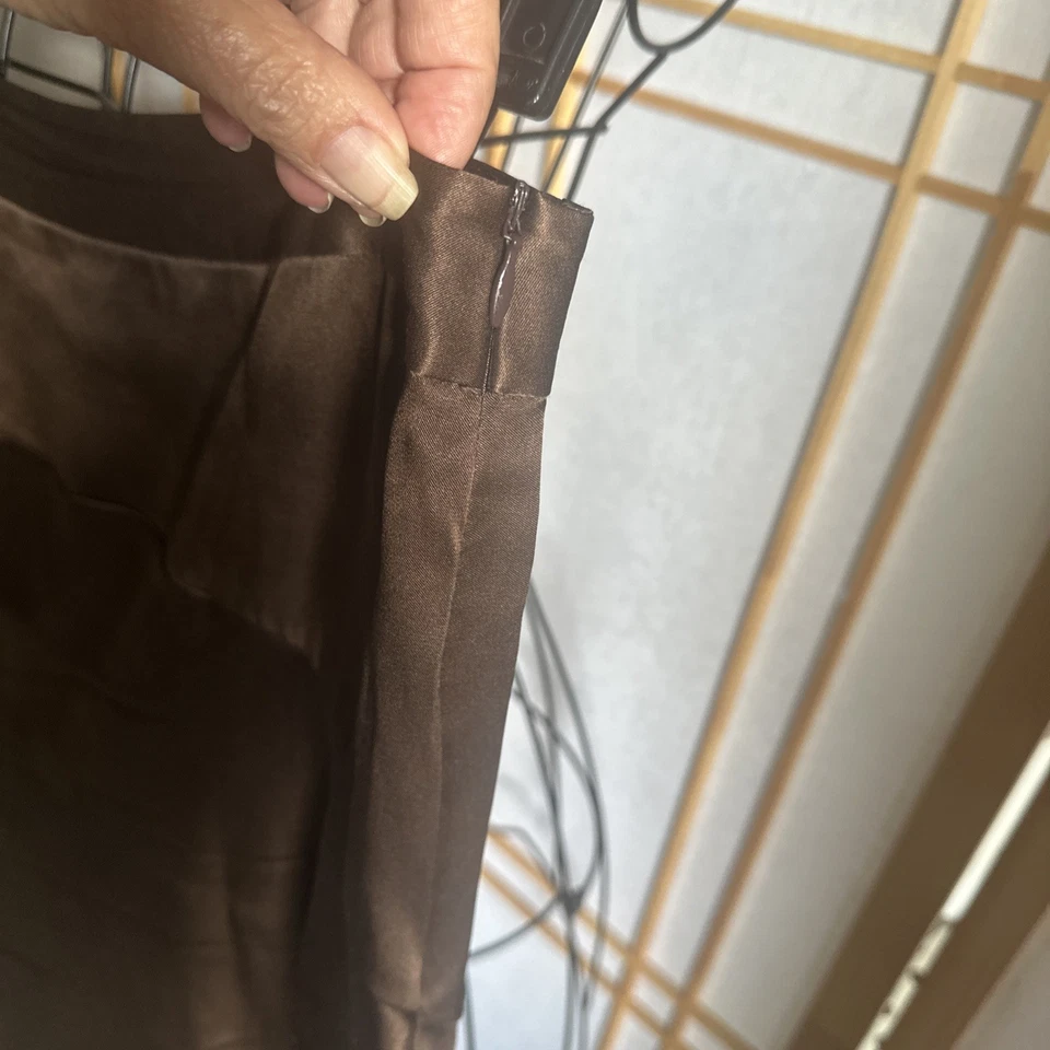 Falda Banana Republic 100% SEDA Marrón Cremallera Lateral Talla 12 Usada en Excelente Condición-Como Nueva Foto 3 de 4