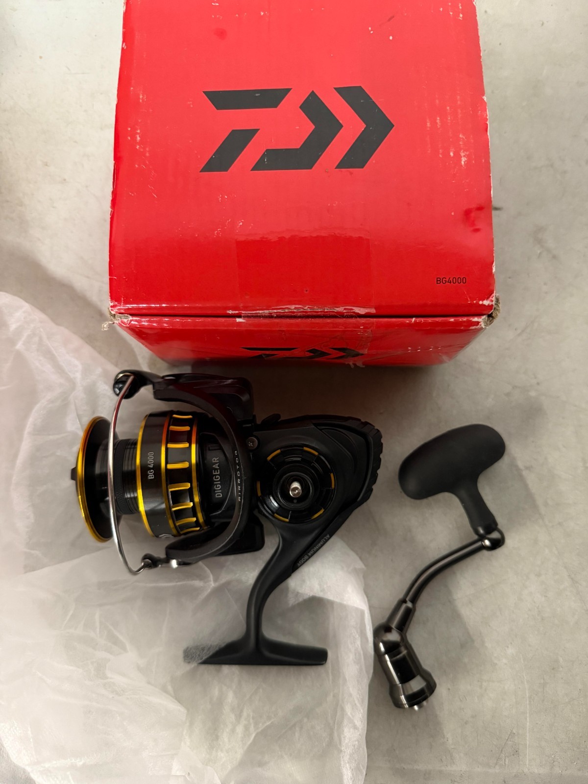 Daiwa BG 4000 Black & Gold Series Spinning Fishing Reels-lighly used return unit