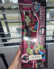 Mattel Monster High Venus McFlytrap Ghoul Spirit Fashion Doll w/ Outfit & Shoes