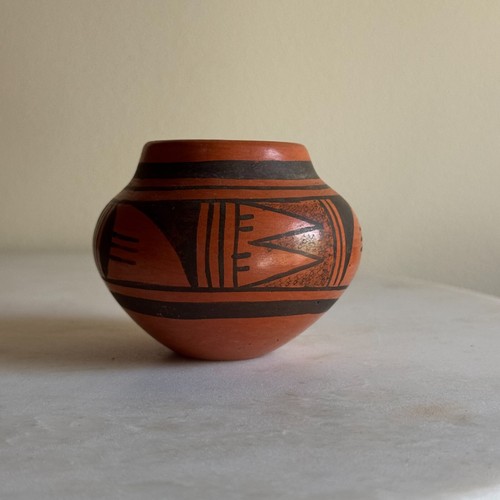 Hopi Tewa Pottery Black on Red Vessel by Verna Nahee - Picture 4 of 11