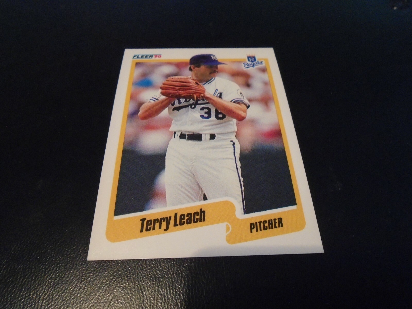 1990 FLEER CANADIAN BASEBALL CARDS / 111 TERRY LEACH   KANSAS CITY ROYALS