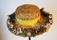 LADIES WOVEN STRAW HAT WITH FLOWERS, CIRCA 1920s