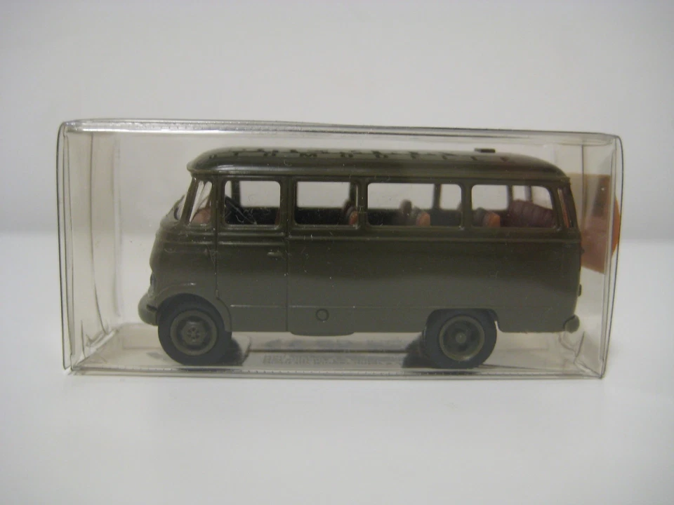 Brekina H0 36190 - Autobús Mercedes-Benz 319 verde oscuro - Imagen 3 de 4