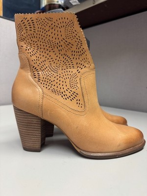 UGG Women's Thames Seaweed Perf Sun Tan Leather Bootie Size 8 brand new
