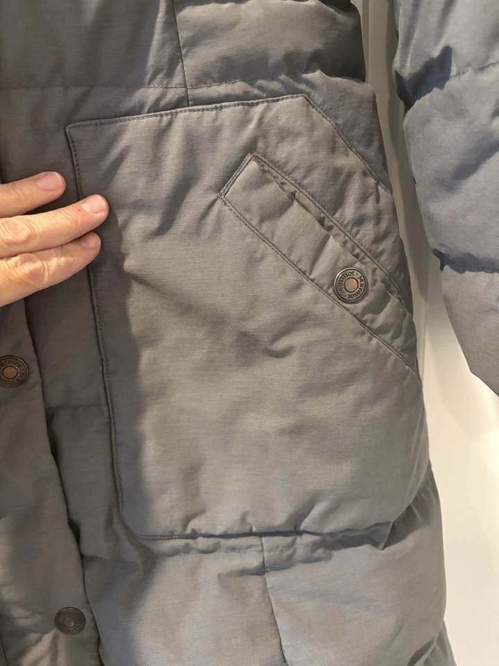 Chaqueta acolchada parka gris relleno Marmot 700 ribete de piel con capucha para mujer pequeña” Foto 4 de 4