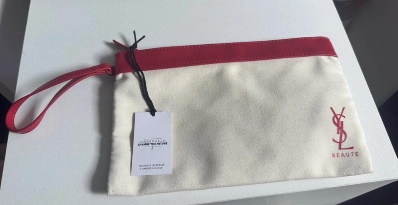 Set regalo Yves Saint Laurent borsa trucco con mini rossetto rosso n. 70 nuovissima