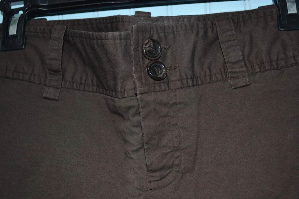 Pantalones cortos para mujer Mossimo, marrón caqui, bermudas hasta la rodilla, talla 4 Foto 3 de 4