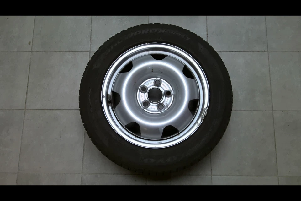 VW Bus | Multivan T5 T6 T6.1 - Winterräder - 235/55/R17 103V - 7E0601027B - Bild 2 von 4