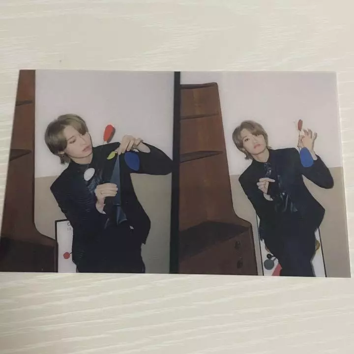 OnlyOneOf YooJung 1st mini album Dot Point Jump black Film Card Photocard