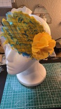 2 hermosas bandas para el cabello de bebé de lujo, plumas, pedrería y lazos, nuevas en bolsa
