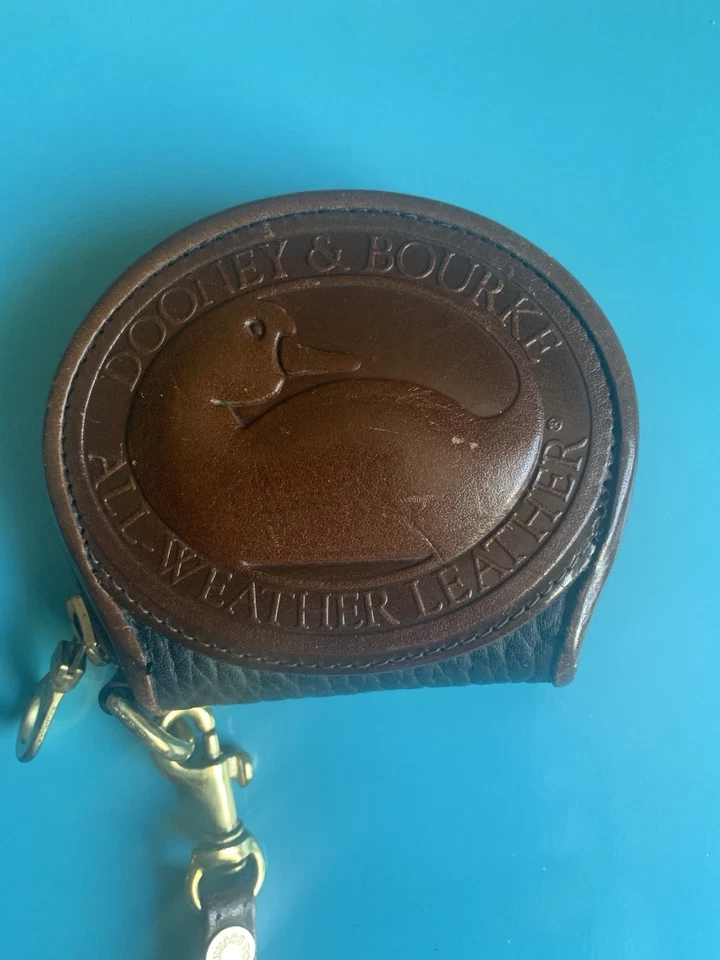 Monedero vintage Dooney & Bourke de cuero para todo clima negro y marrón con cremallera Foto 2 de 4