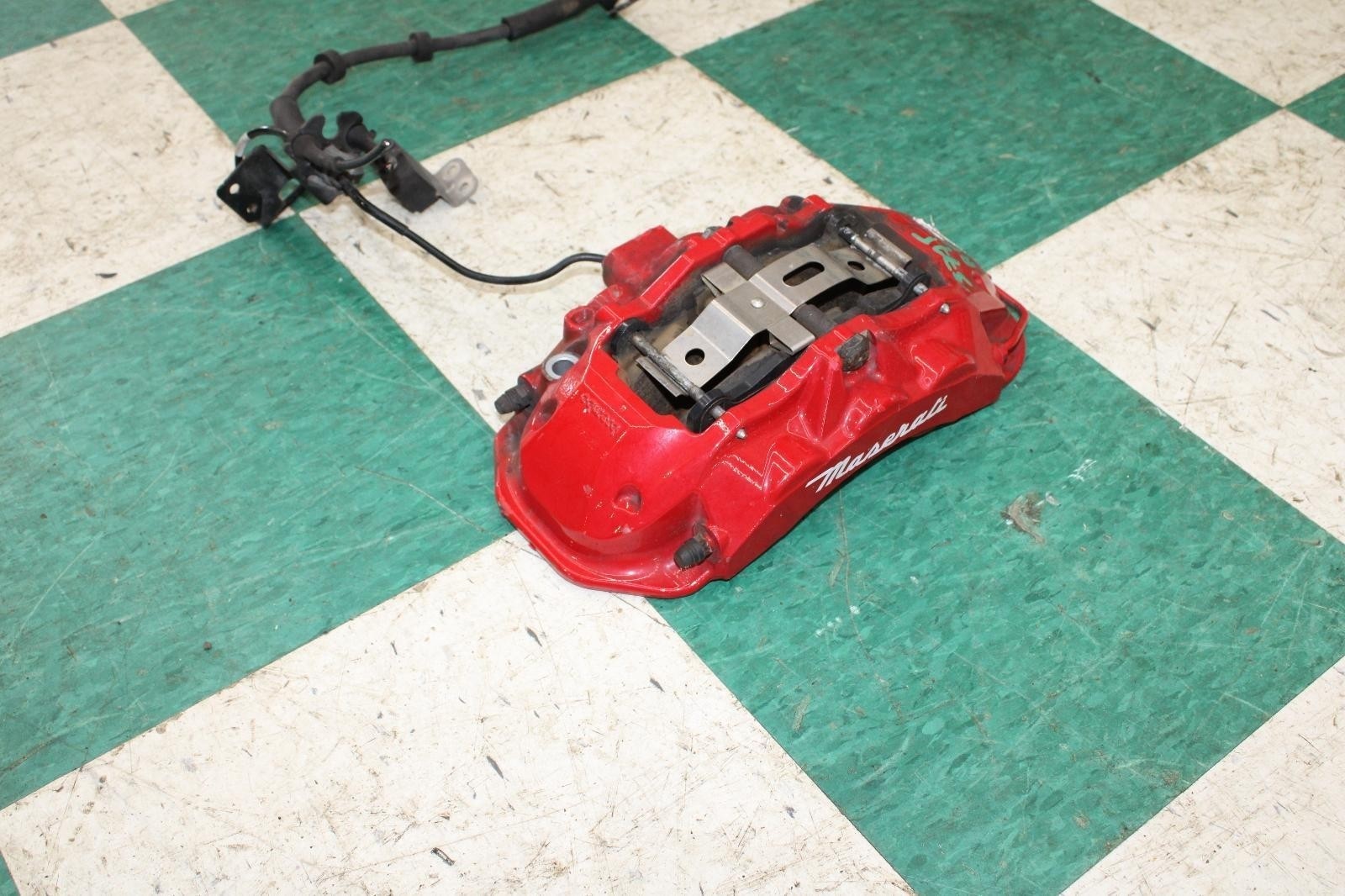 Maserati Ghibli 2014-2020 Front Right Brembo brake caliper with pads