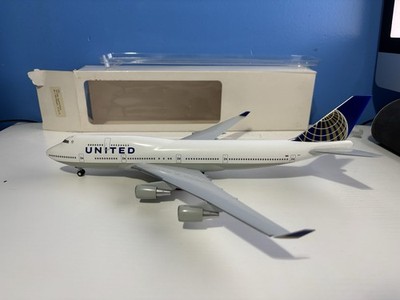 Hogan 1:200 United Airlines Boeing 747-400 1:200 (SAMPLE MODEL