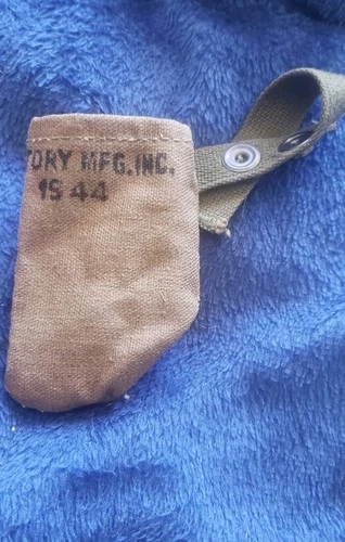 ORIGINAL WW2 US Military Canvas Rifle Muzzle Cover, Victory MFG Dated 1944