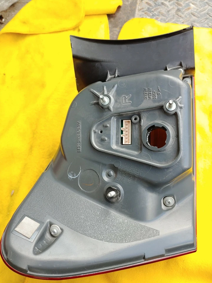 SUPER LEXUS GS300 GS350 CONJUNTO LUZ TRASERA EXTERIOR LADO DEL PASAJERO DERECHO 2006-2011  Foto 4 de 4