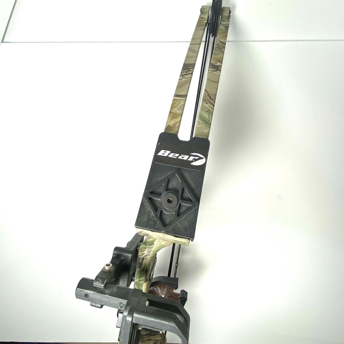 Carolina Archery Whisker Biscuit Qs Deluxe Camo Large Arrows Rh Bow
