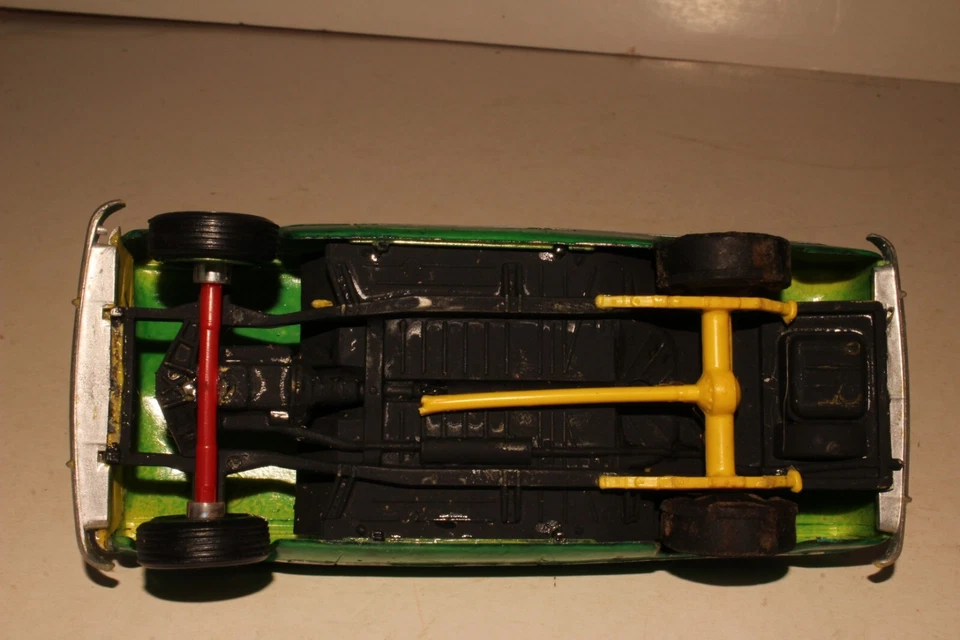 Pyro 1949 Ford Forrest Service  1/32 Scale Model Kit, Green - Image 3 of 4