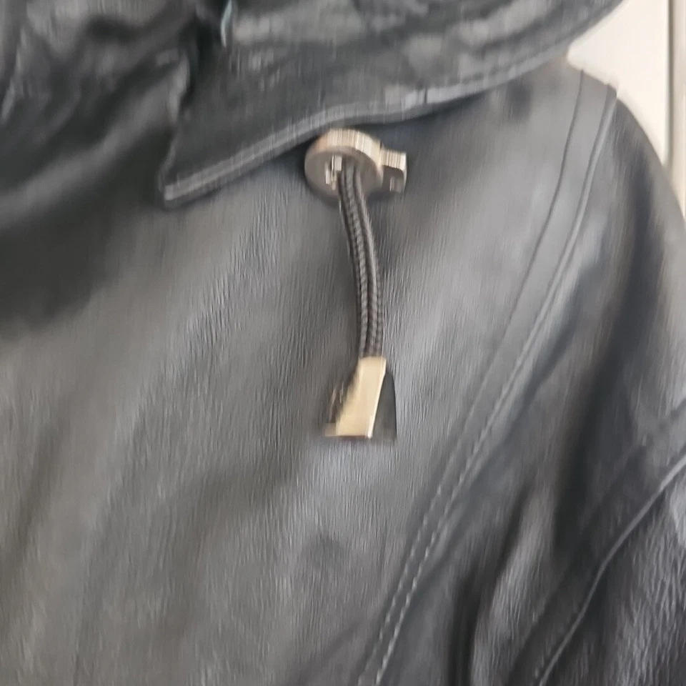 Vintage G-III Women’s Medium Black Leather Motorcycle Riding Detachable Hood - Image 3 of 4