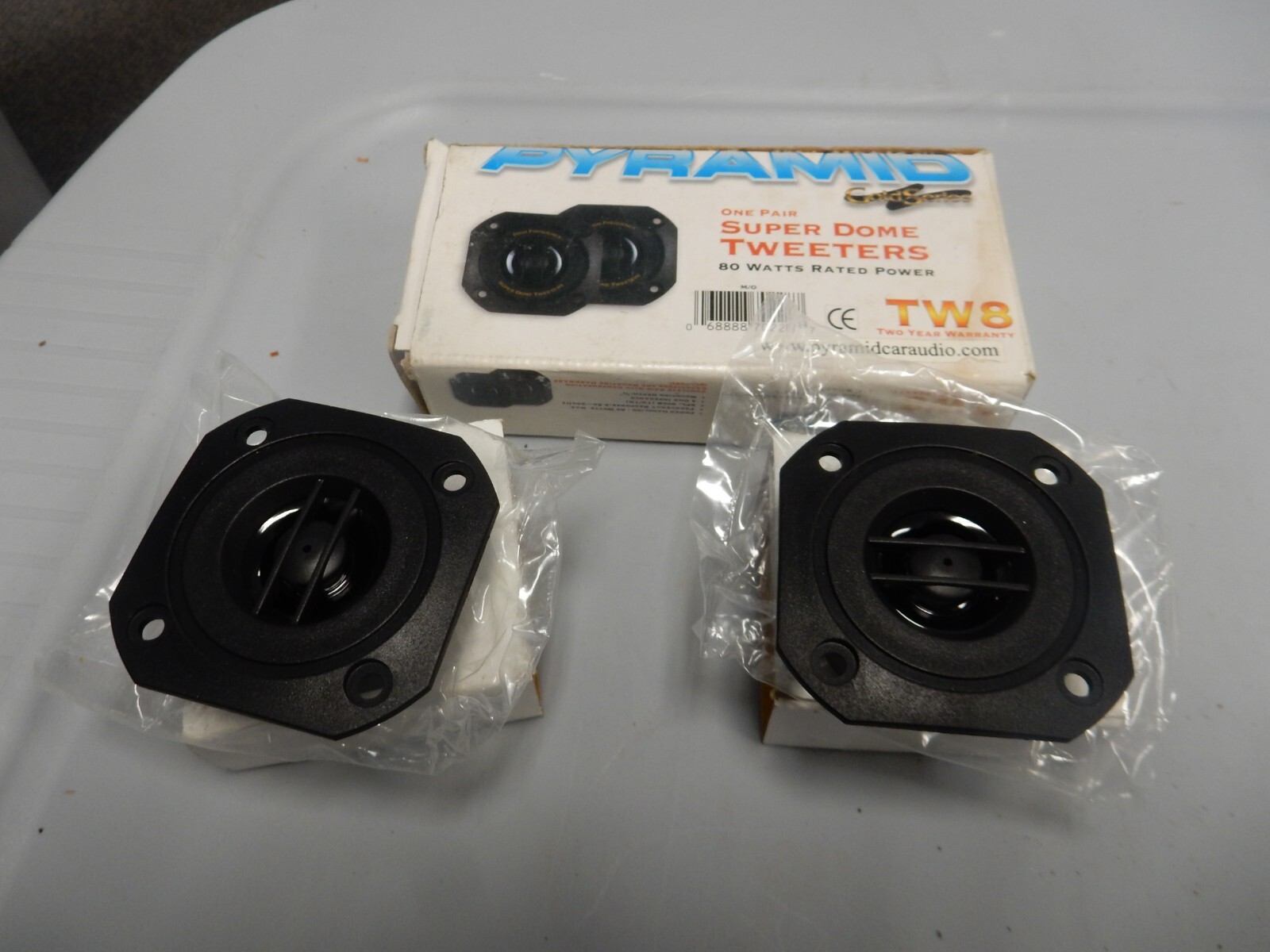 NOS Pyramid 3.5k-20khz 90db 4ohm 80w Super Dome Tweeters TW8