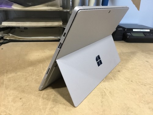 Microsoft Surface Pro 7 Plus 1960 Intel Core i5-1135G7 8 GB 256 GB senza sistema operativo/KB - B - Foto 2 di 3