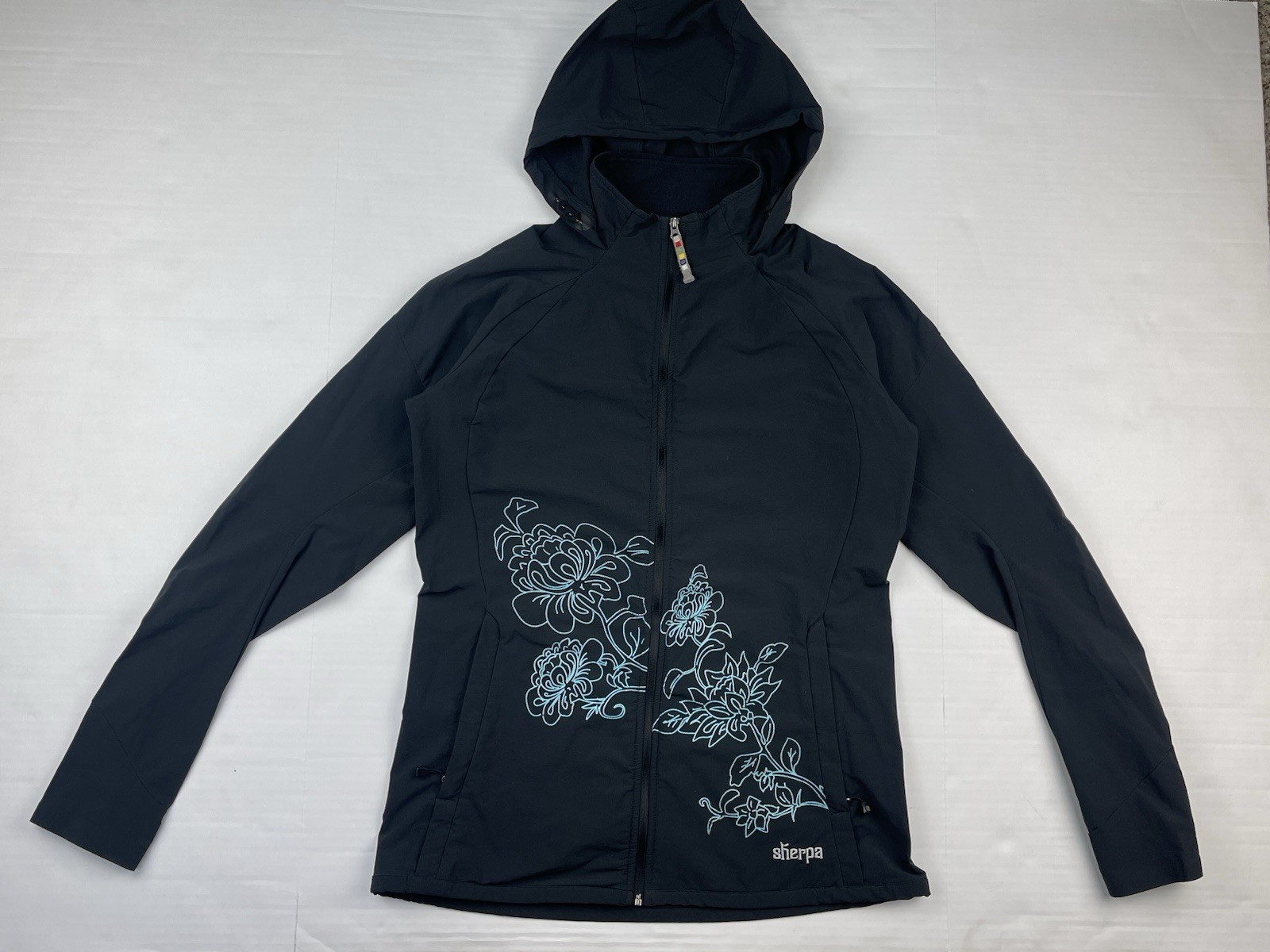 Sherpa Women’s Medium Black Full Zip Hooded Embroidered Soft Shell Jacket