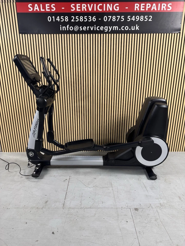 Life Fitness 95X Discover Cross Trainer With SE Console Commerical Gym Equipment - Image 2 of 4