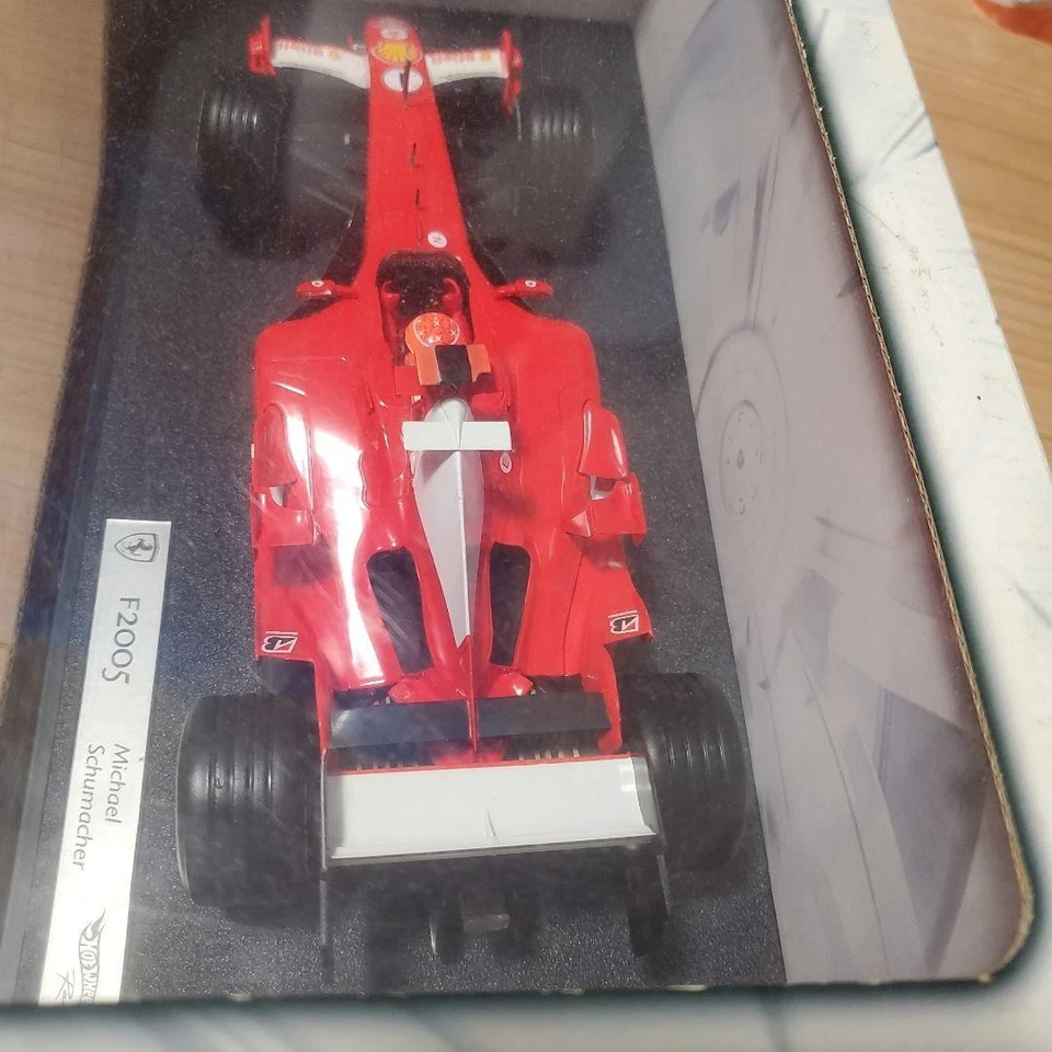 Hot Wheels scala 1/18 pressofuso Ferrari F2005 auto da corsa modello... - Immagine 3 di 3