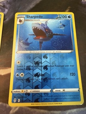 2021 Pokemon Sharpedo 036/203 Evolving Skies Reverse Holo Rare