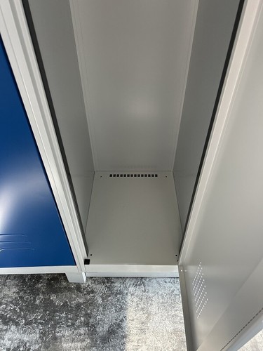 C+P belüfteter Metallspind ein großes Abteil grau 40cm breit - Bild 6 von 7