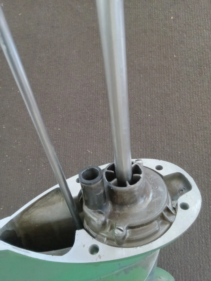 1955 QD-16 and Evinrude Fastwin 10 hp Lower unit - Image 4 of 4