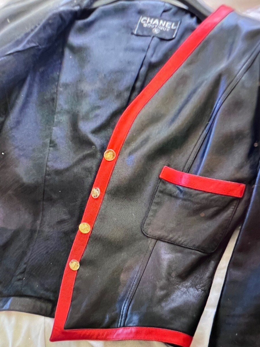 CHANEL BOUTIQUE SPRING 1987 MUSEUM BLACK LEATHER JACKET GOLD