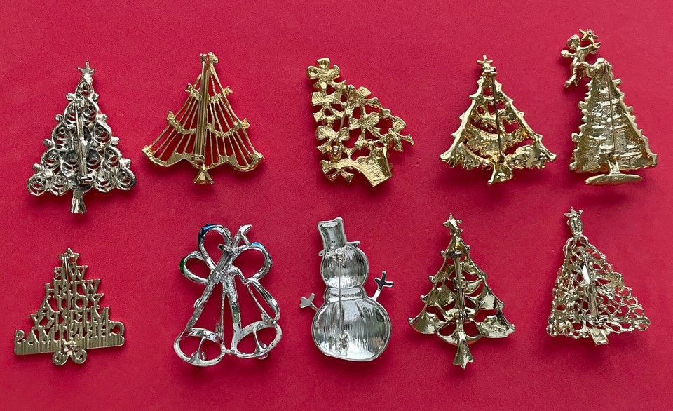 VINTAGE CHRISTMAS TREE BROOCH PIN LOT 12 BOOK PIECES GERRYS PAKULA AJC