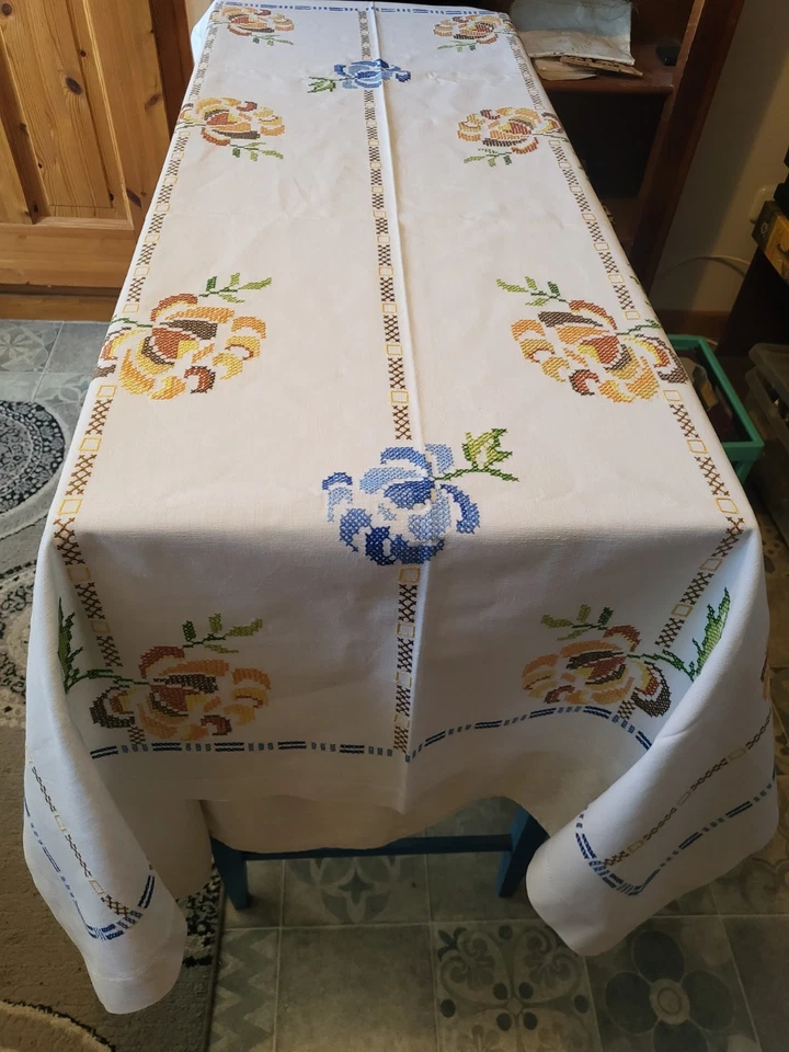 Alte Leinen-Tischdecke mit Kreuzstichstickerei, Handarbeit, 155 x 124 cm! - Bild 2 von 4