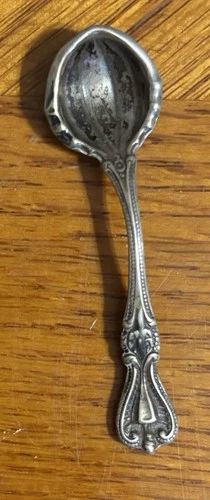 Vintage Old Colonial By Towle Sterling Silver Salt Spoon  1895