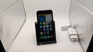 Apple iPhone SE (2. Generation) 128GB Schwarz 4,7" Retina HD Display 12MP Kamera