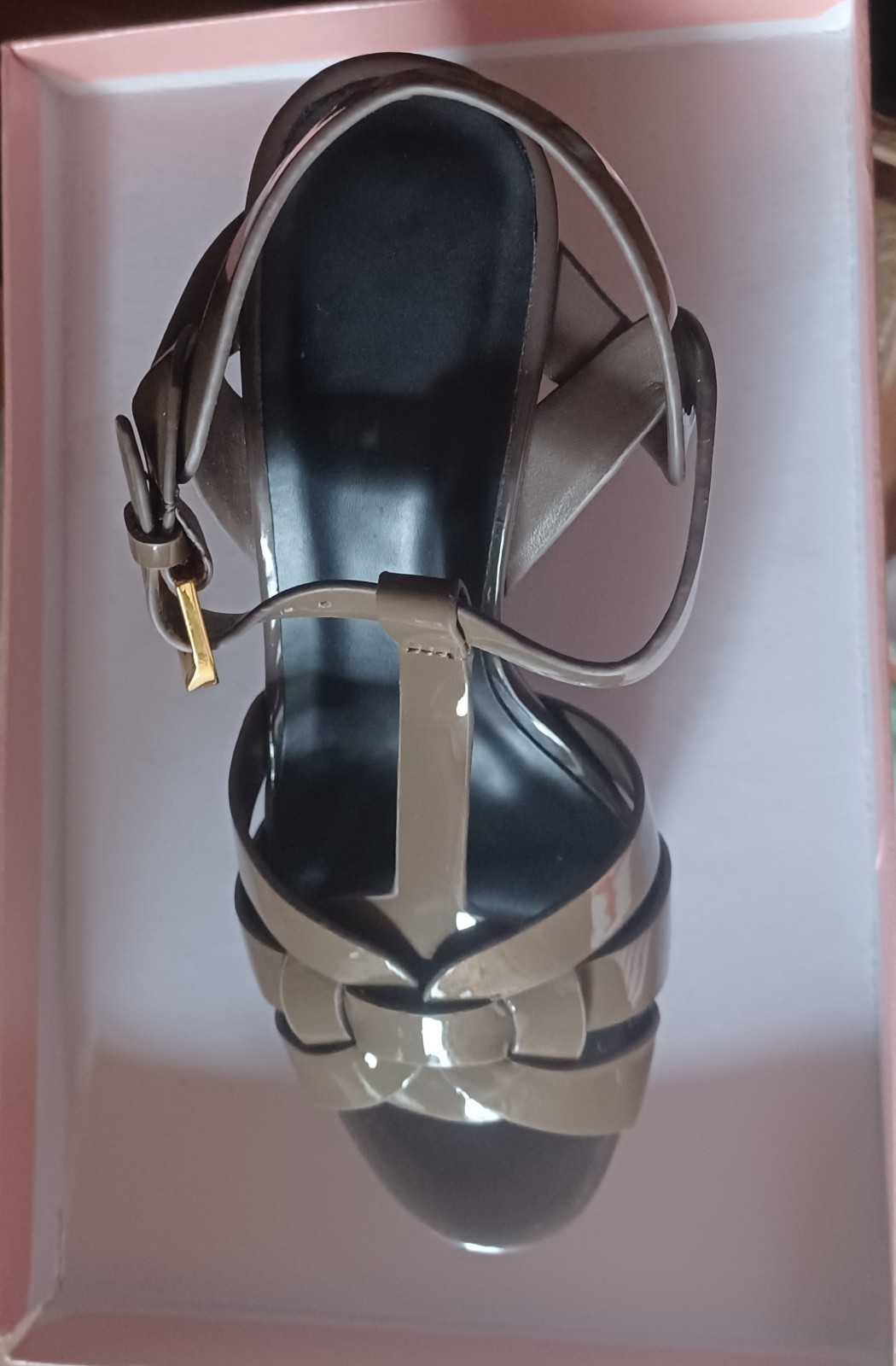 Sandalo Yves Saint Laurent YSL Tribute Taupe in pelle verniciata plateau