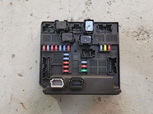 RENAULT KALEOS FUSE BOX H45 09/13-04/16 13 14 15 16