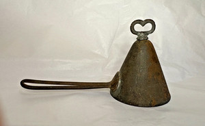 Vintage Primitive Metal Ice Cream Scoop Conical Heart Turn Key Works