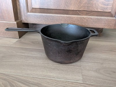 3 Quart Lodge 5SP Cast Iron Sauce Pan w/Spout 3 Qt Stew Pot Discontinued