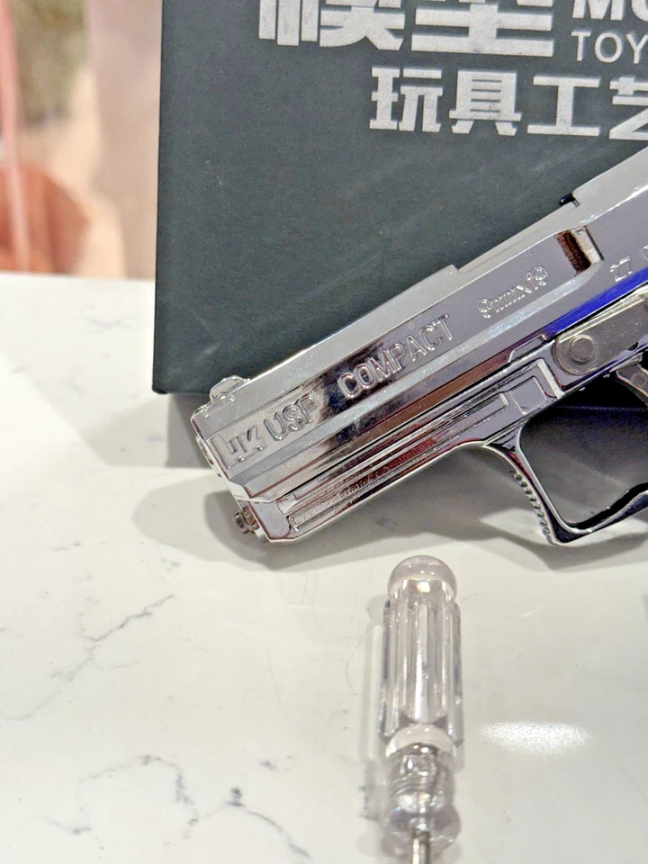 1:2 比例德国陆军 Heckler & Koch HK USP 9 毫米玩具手枪收藏品镀铬 — 第 2/4 张图片