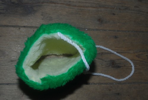 NEW GREEN CHILDS HAND WARMER APPROX 19cms WIDE x 12cms OUTSIDE DIAMETER - Picture 2 of 2