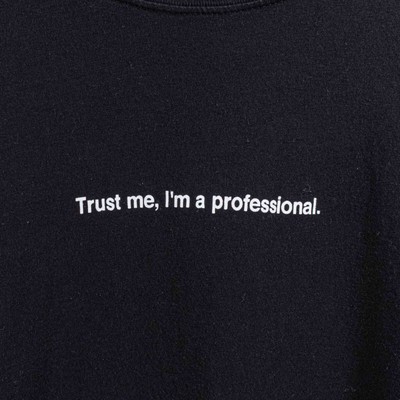 Trust Me Im A Professional T-Shirt Large Express VTG 90s Streetwear Funny Joke