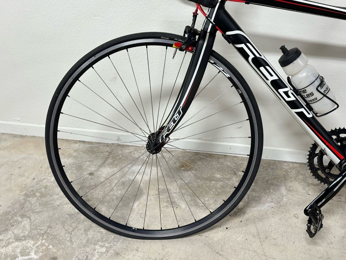Felt Z85 Road Bike 54cm/Medium, Shimano 105, Carbon Fork Felt Z85 Road Bike 54cm/Medium, Shimano 105, Carbon Fork