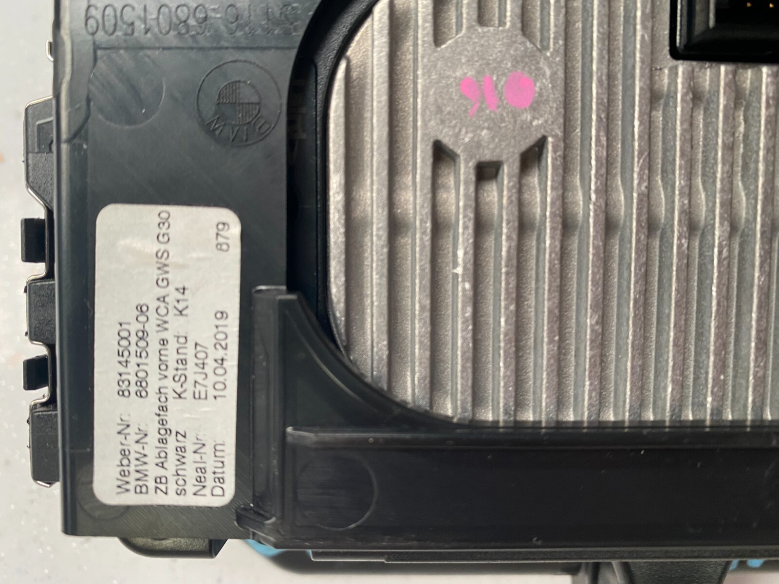 BMW M5 G30 5-SERIES CENTER CONSOLE WIRELESS PHONE CHARGER OEM  