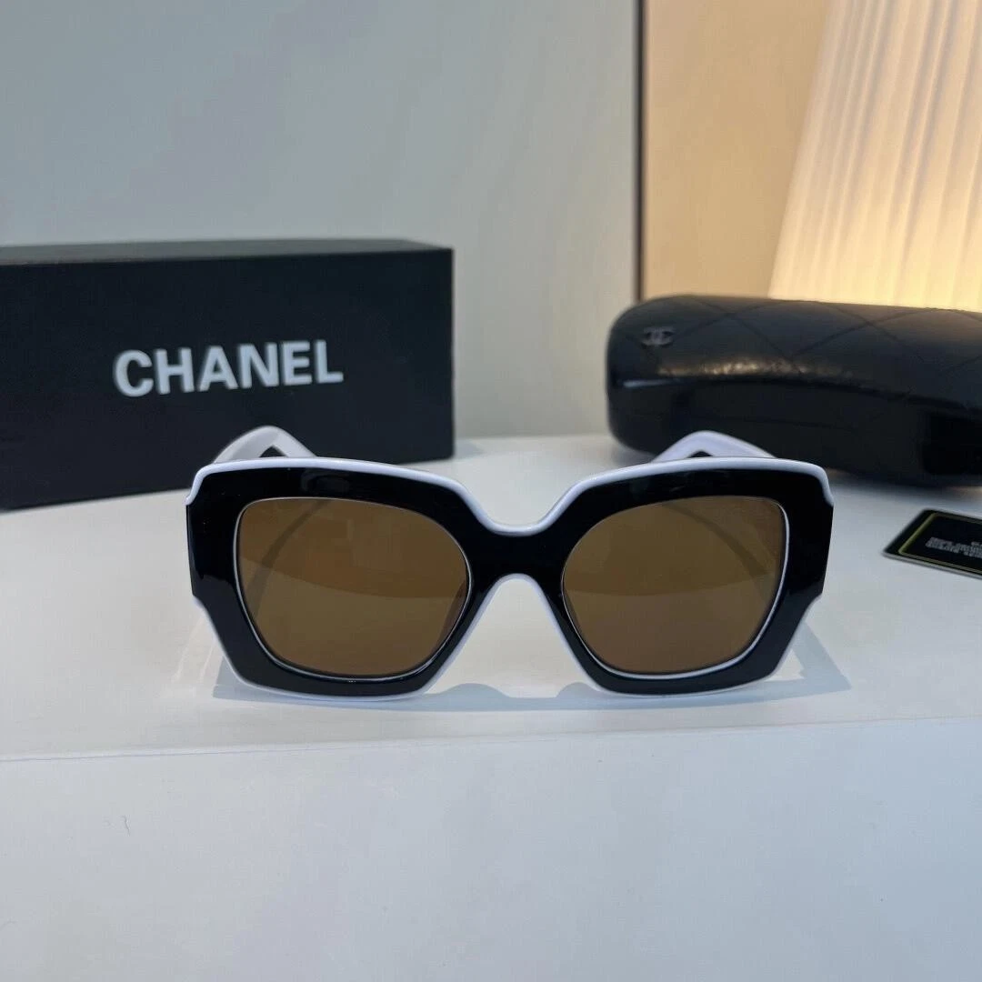 CHANEL Black/Gold CC 18k Gold Mirrored Sunglasses CHANEL | Accessories | Chanel Coco Cloud Collection Black 8k  main image 4