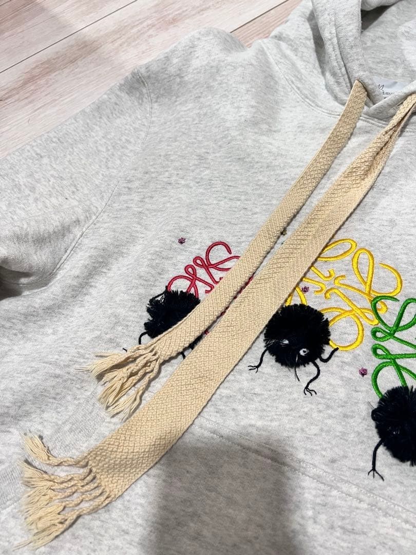 LOEWE スタジオジブリ「SUSUWATARI ANAGRAM HOODIE」 LOEWE x Studio Ghibli Spirited Away Susuwatari Anagram Hoodie Grey
