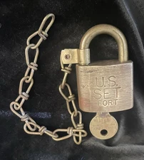 ORIGINAL VINTAGE U.S. FORT HEAVY DUTY BRASS PADLOCK & CHAIN 1 KEY CHICAGO USA🌺