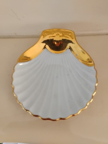 Royal Worcester scollop Shape 52 Size 3 Porcelain dish, 24k Gold. Vtg. - Picture 1 of 2